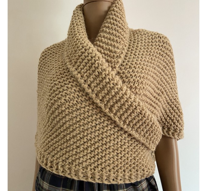  Outlander Claire shawl Season 6 beige knit shoulder wrap alpaca celtic sontag shawl wool triangle shawl inspired Outlander Carolina shawl  Shawl Alpaca  